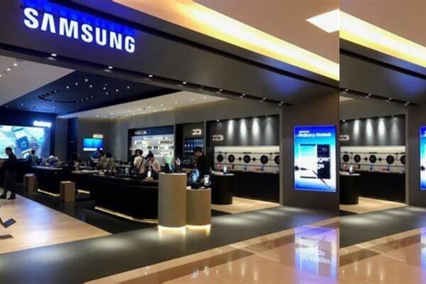 Samsung Opens Its First And Largest Experience Store in Gujarat in Ahmedabad.