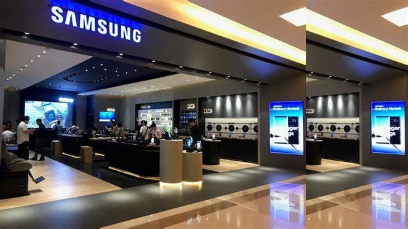 Samsung Opens Its First And Largest Experience Store in Gujarat in Ahmedabad.